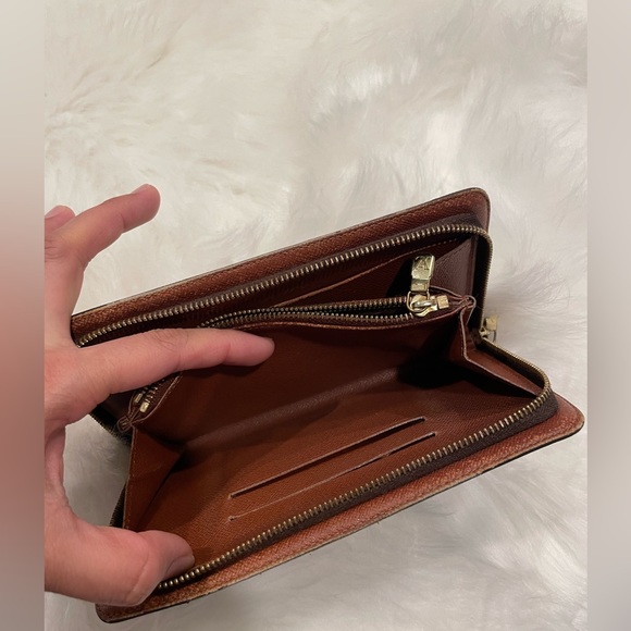 Authentic Louis Vuitton Large Zip Around Wallet | TH1020 - Picture 12 of 15